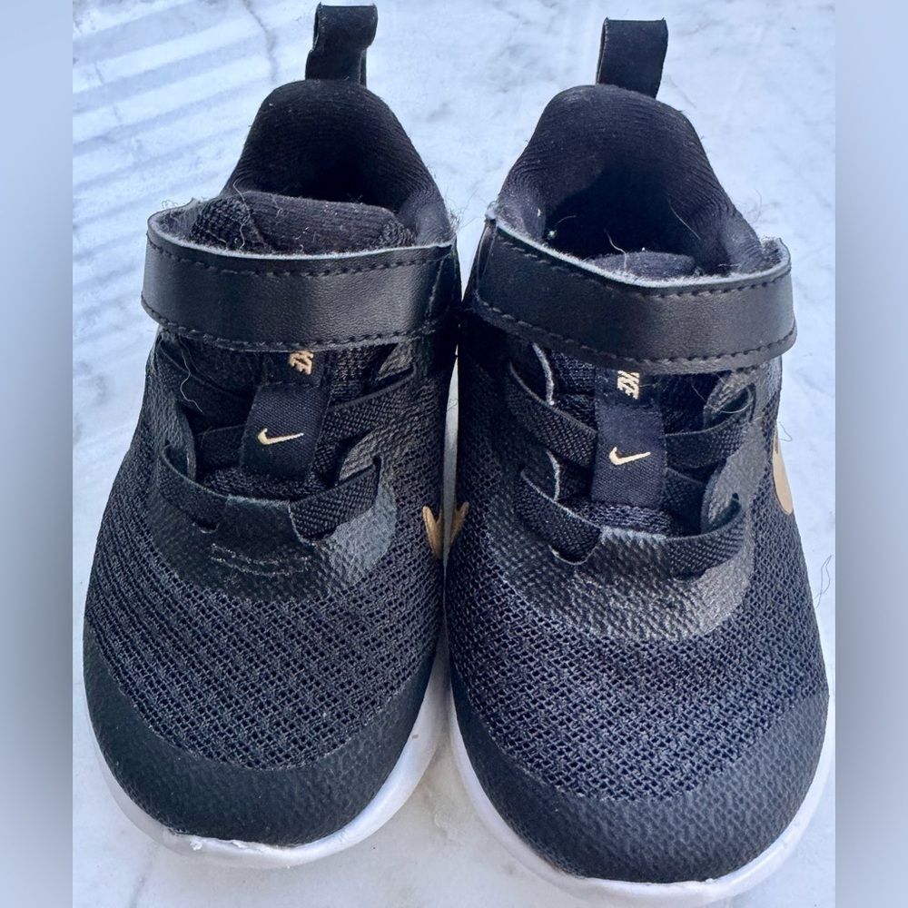 Nike Shoes - Picture 3 of 7
